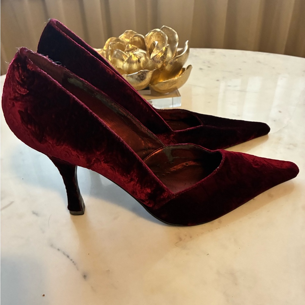 BCBGirls Burgundy Velvet Embossed Pointed-Toe Heels Size 9.5